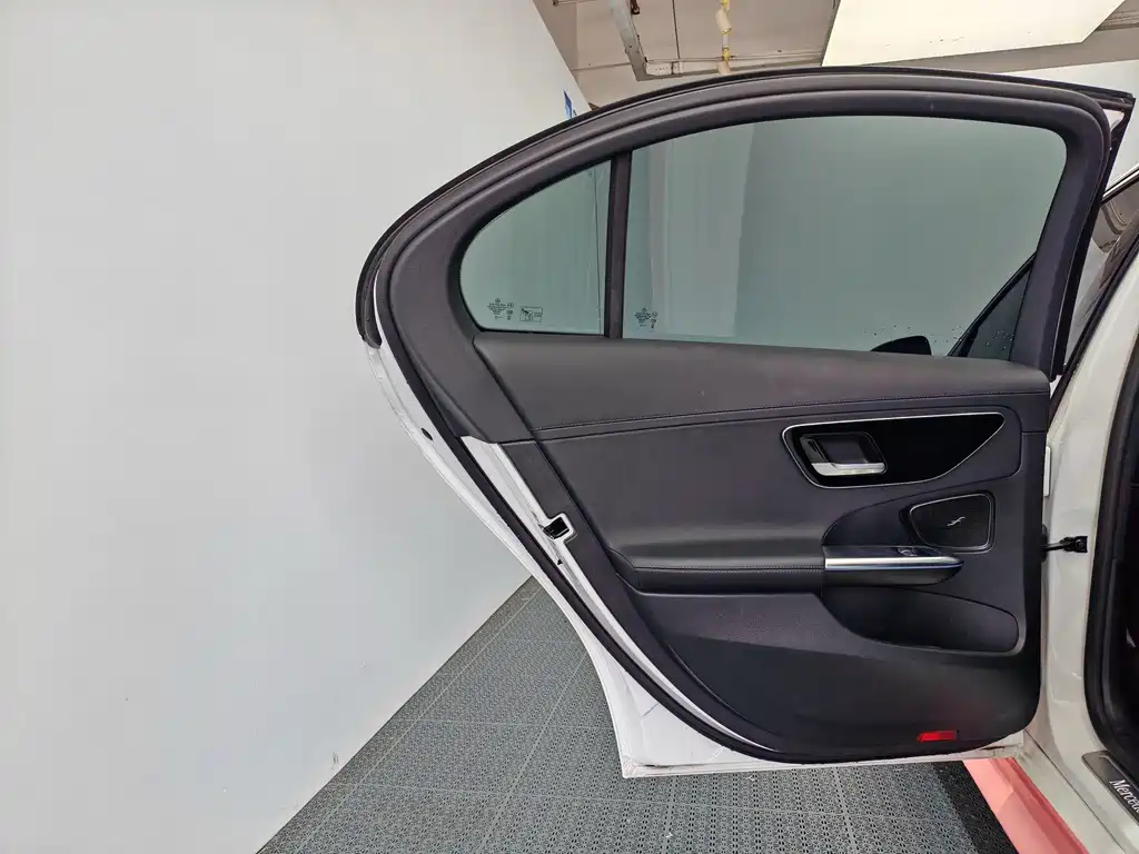 Mercedes-Benz C-Class — миниатюра 14