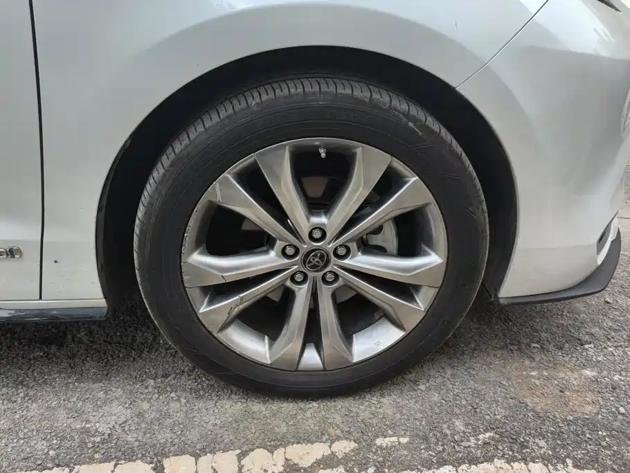 Toyota Sienna — миниатюра 6