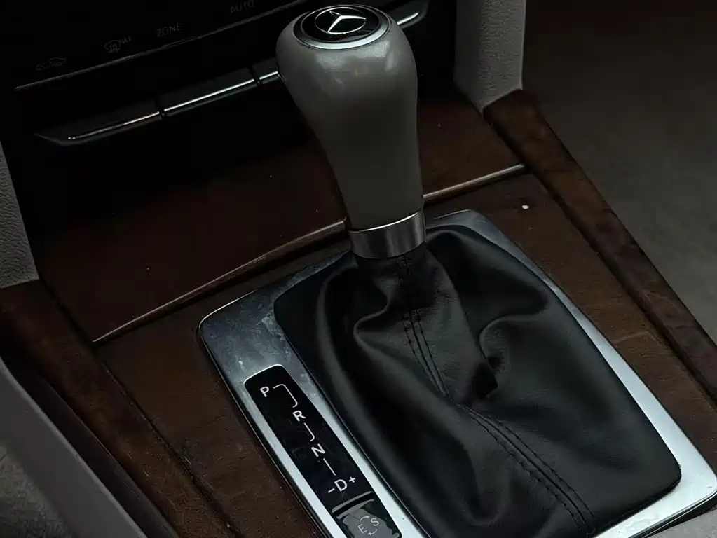 Mercedes-Benz E-Class — миниатюра 6