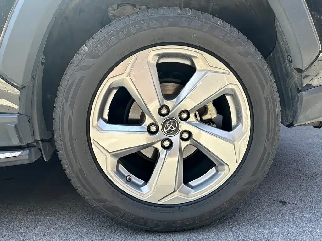 Toyota RAV4 — миниатюра 15