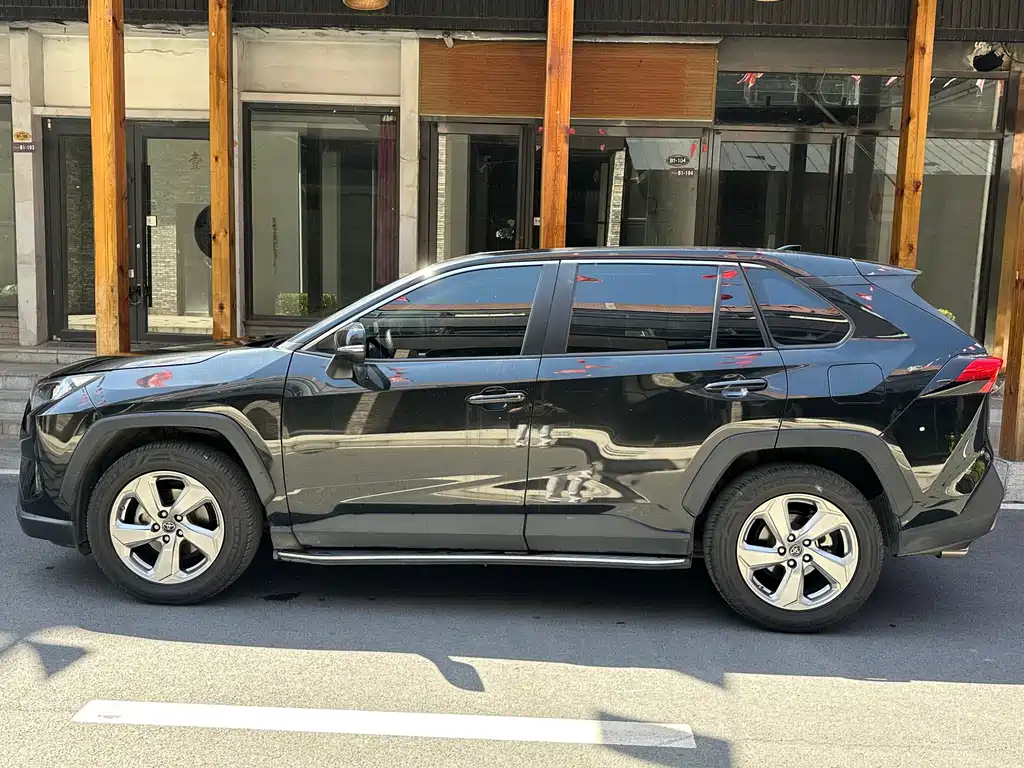 Toyota RAV4 — миниатюра 3