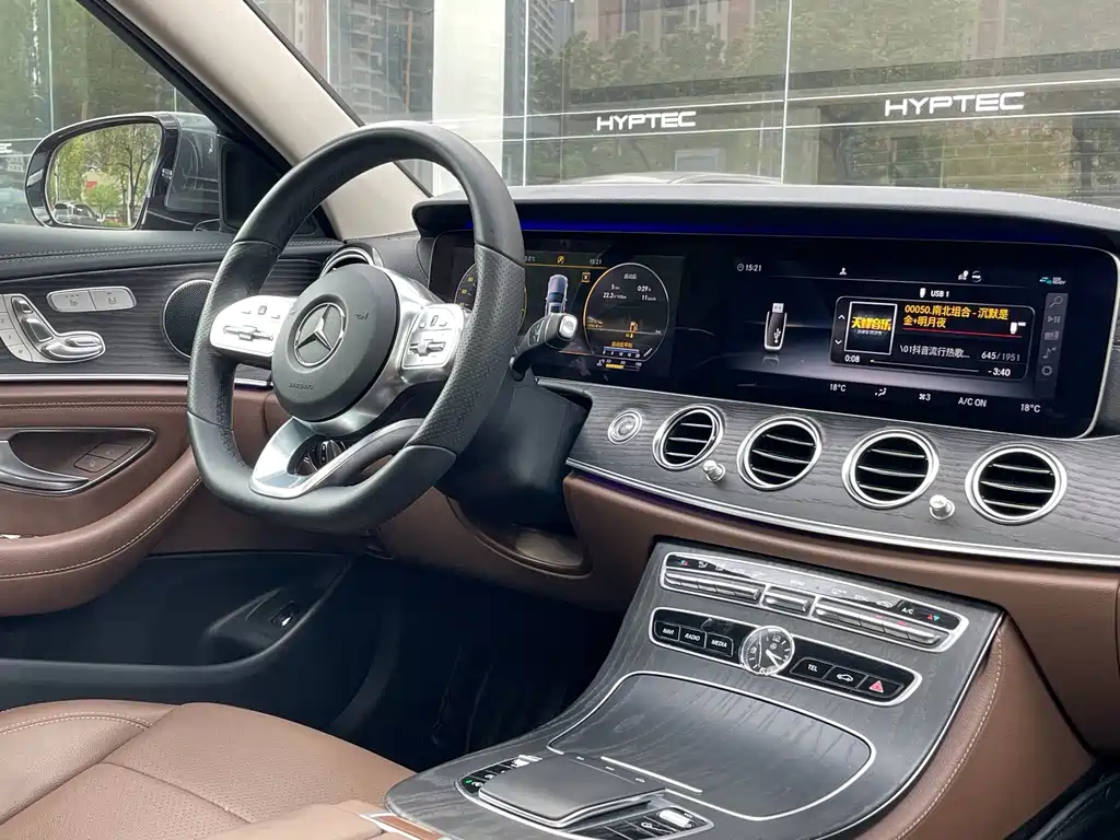 Mercedes-Benz E-Class — миниатюра 8