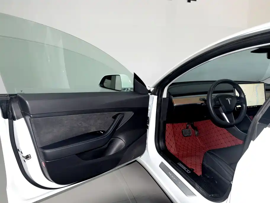 Tesla Model 3 — миниатюра 7