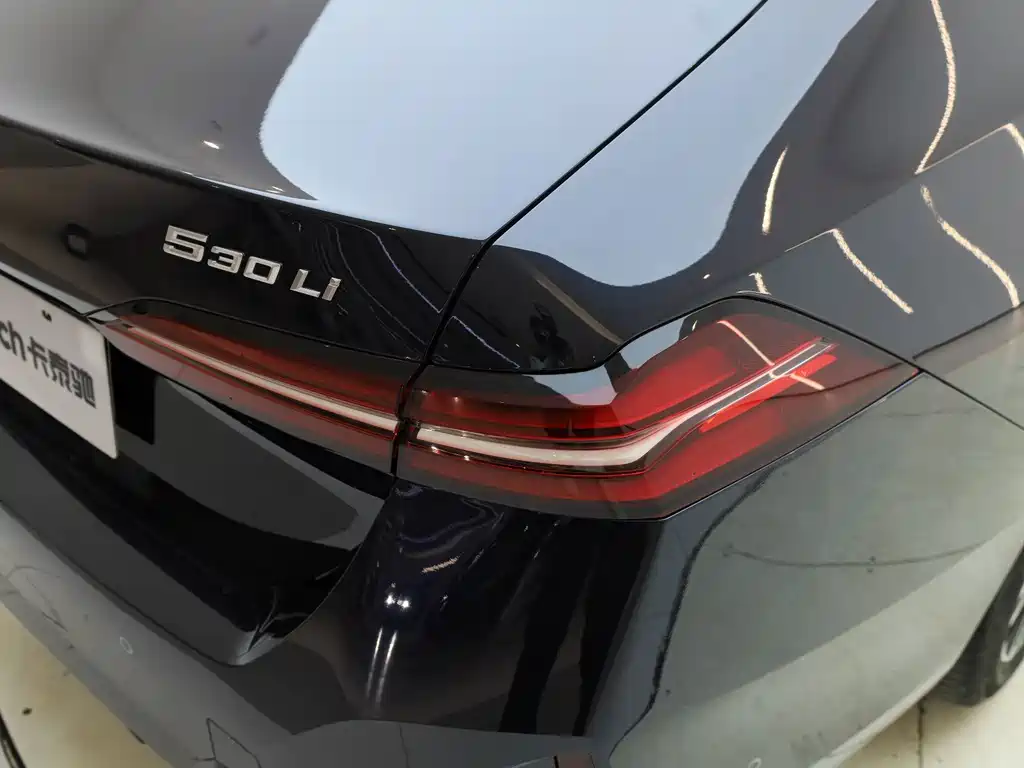 BMW 5 Series — миниатюра 7