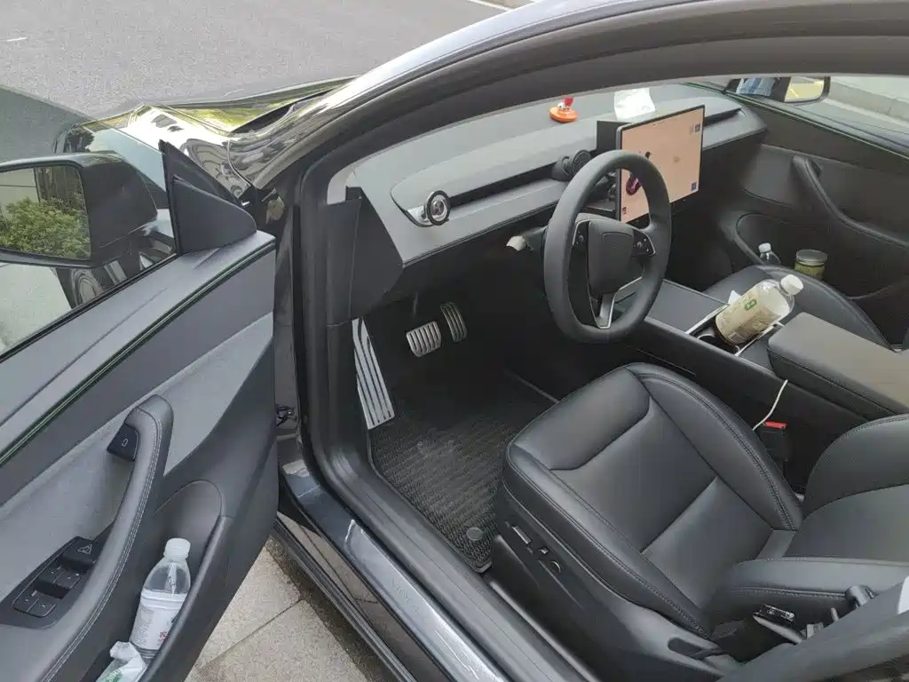 Tesla Model Y — миниатюра 17
