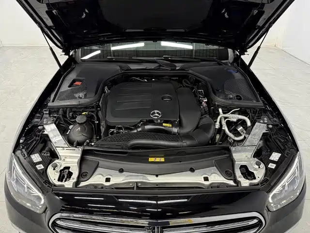 Mercedes-Benz E-Class — миниатюра 10