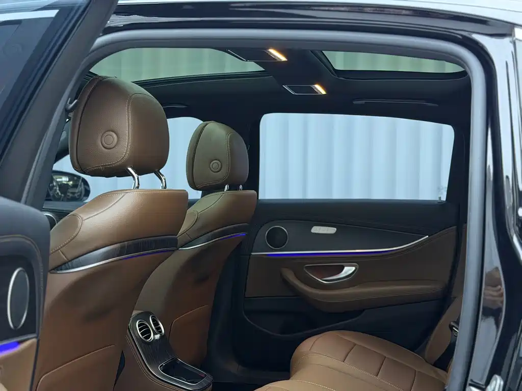 Mercedes-Benz E-Class — миниатюра 9