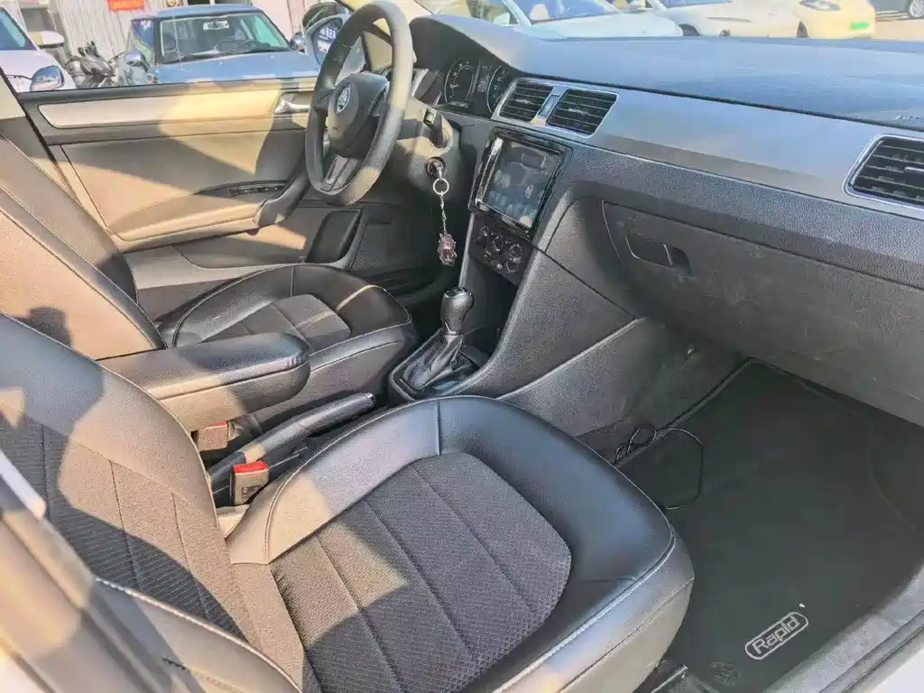 Skoda Rapid Spaceback — миниатюра 7