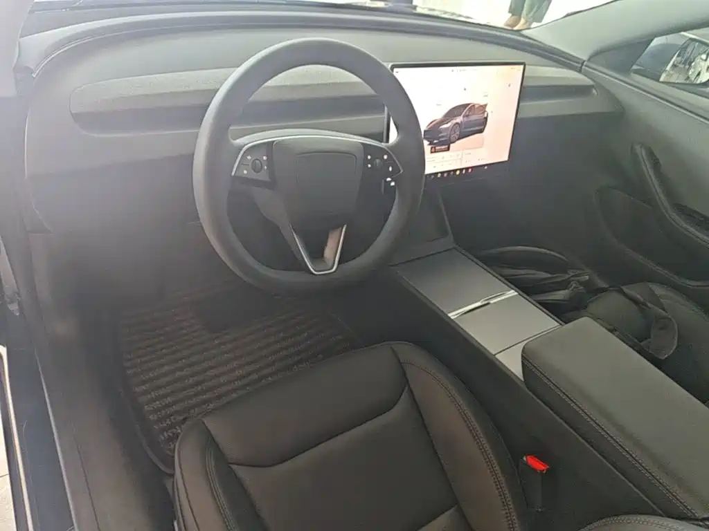 Tesla Model 3 — миниатюра 10