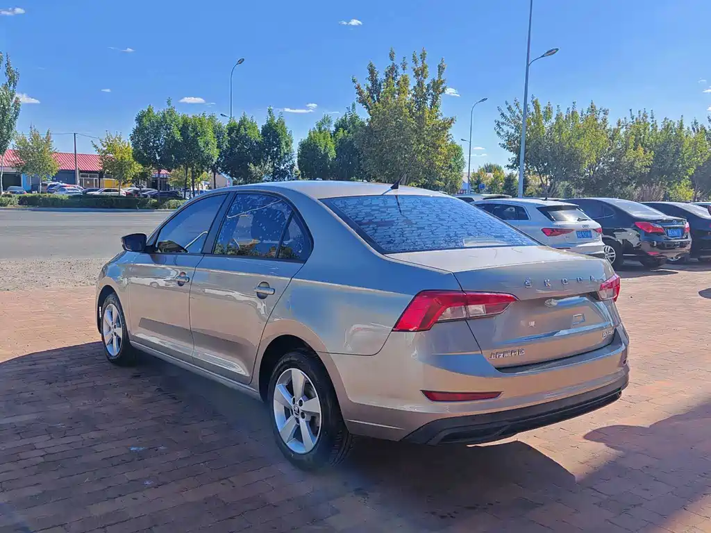 Skoda Rapid — миниатюра 4