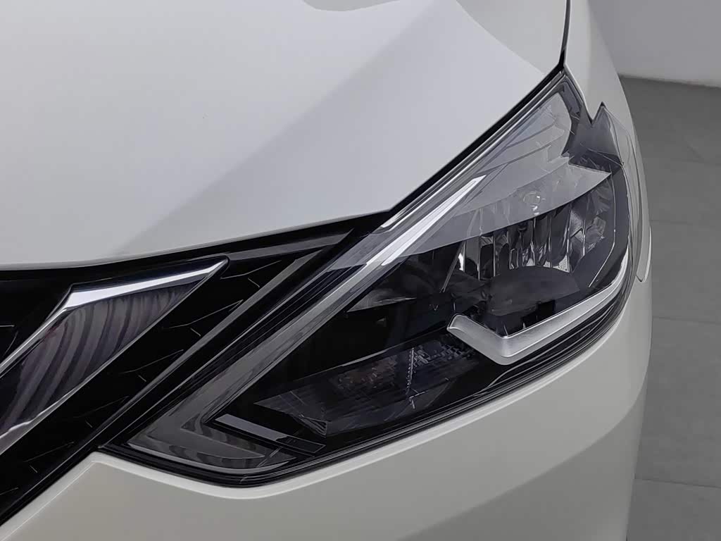 Nissan Sylphy 1.6 л 2023 г. Белый, пробег 41600 км