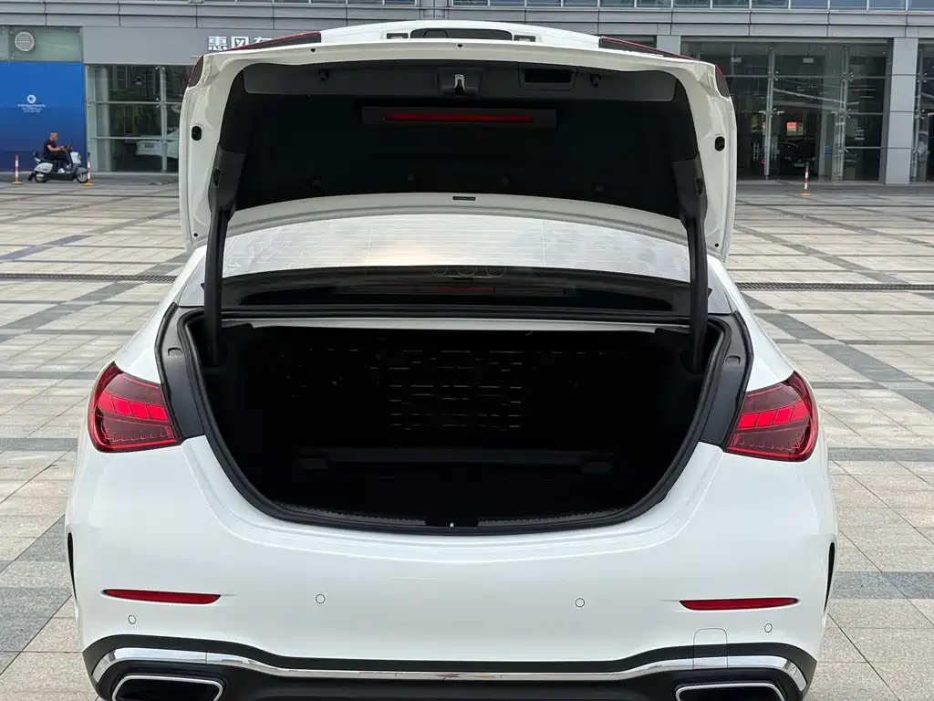 Mercedes-Benz C-Class — миниатюра 14