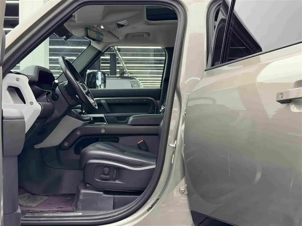 Land Rover Defender — миниатюра 8