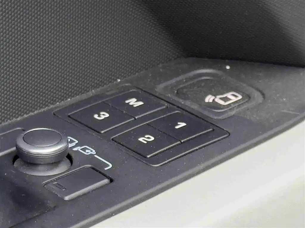Land Rover Defender — миниатюра 19