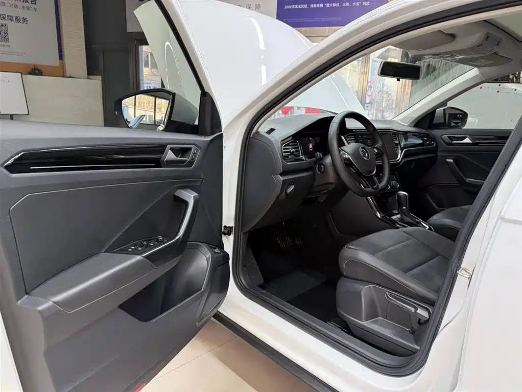 VOLKSWAGEN T ROC EXPLORING SONGS