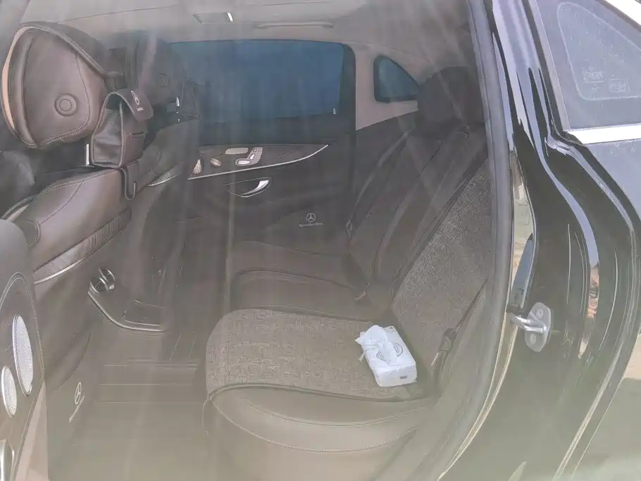 Mercedes-Benz E-Class — миниатюра 11