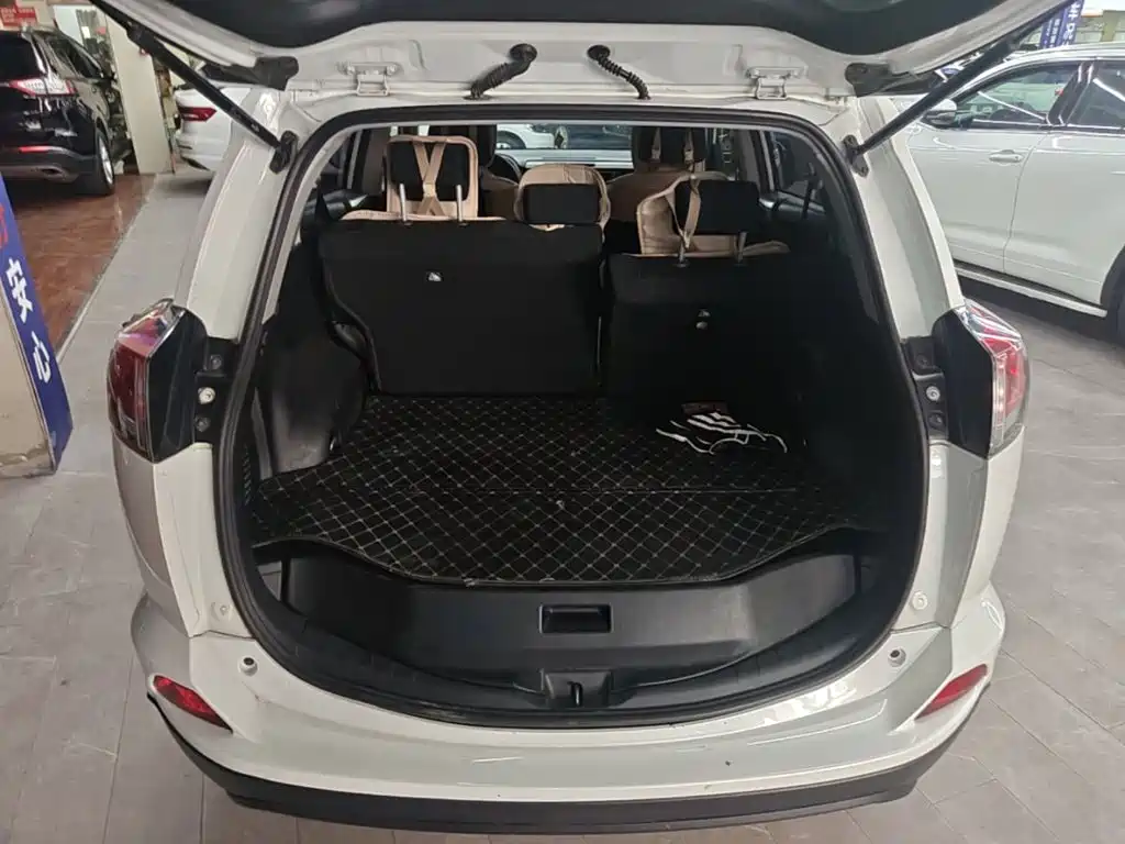 Toyota RAV4 — миниатюра 19