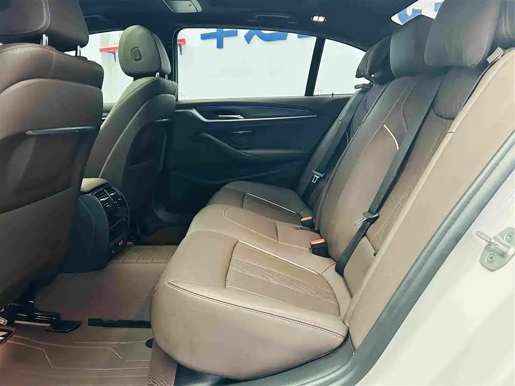 BMW 5 Series — миниатюра 22