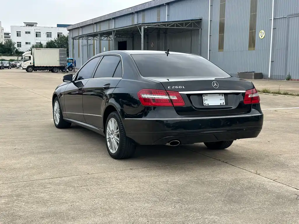 Mercedes-Benz E-Class — миниатюра 11