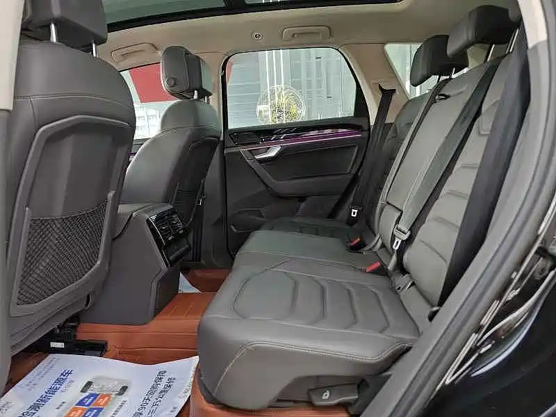 Volkswagen Touareg — миниатюра 12