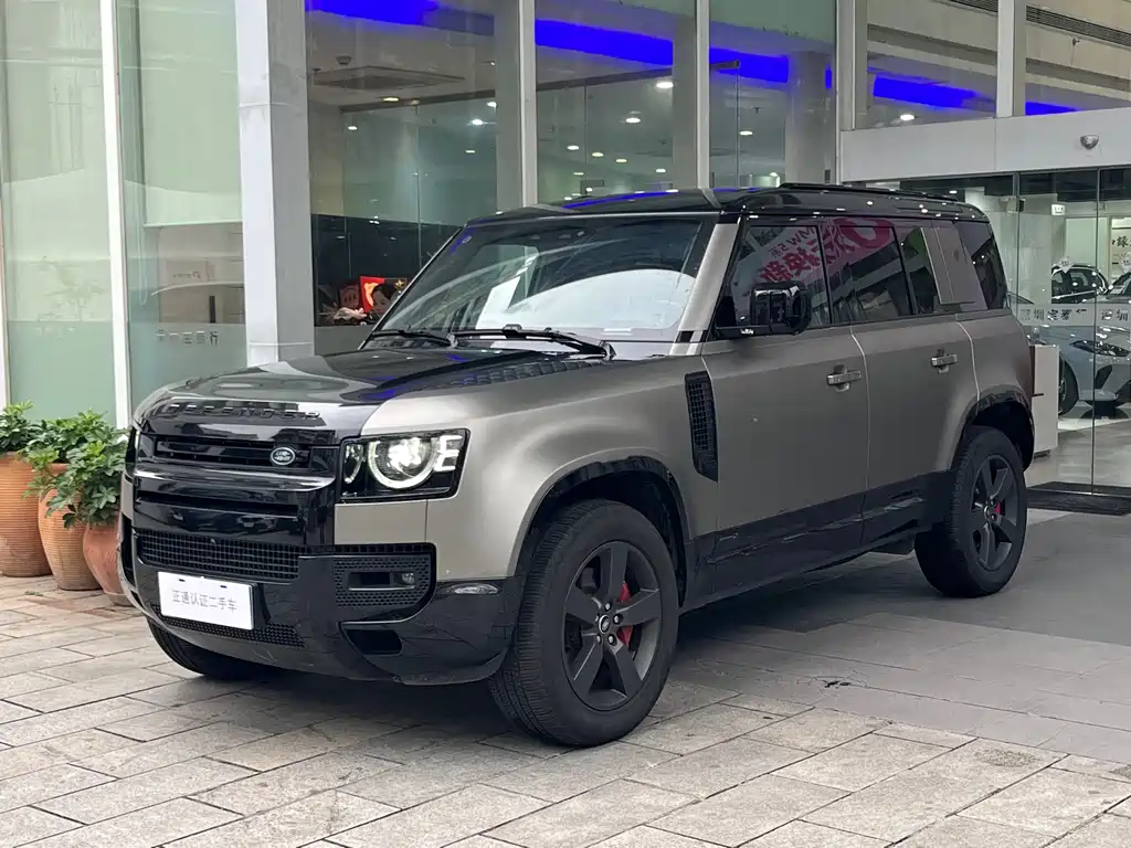 Land Rover Defender 2025