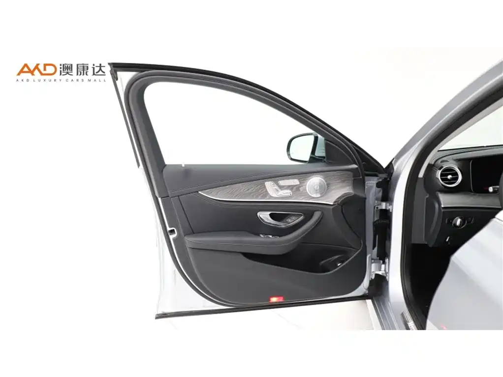 Mercedes-Benz E-Class — миниатюра 10