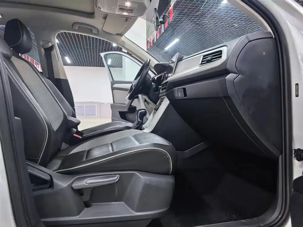 VOLKSWAGEN T ROC EXPLORING SONGS