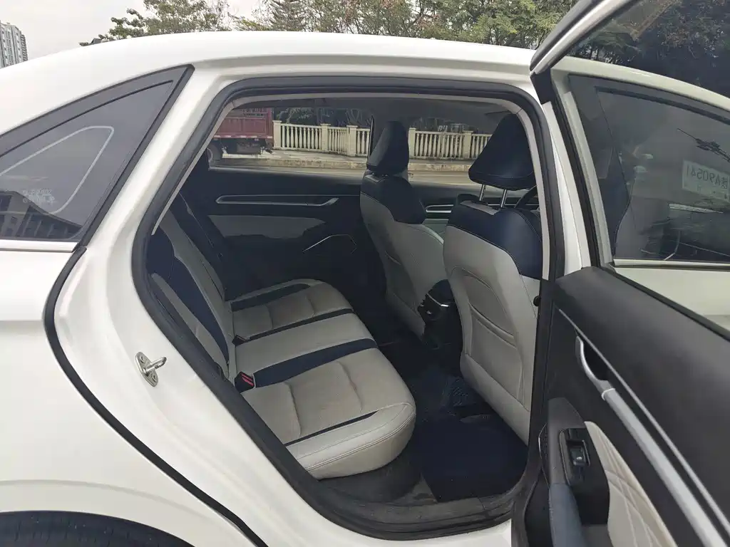 Geely Emgrand — миниатюра 7