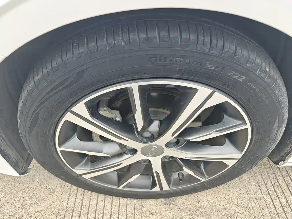 Geely Emgrand — миниатюра 10