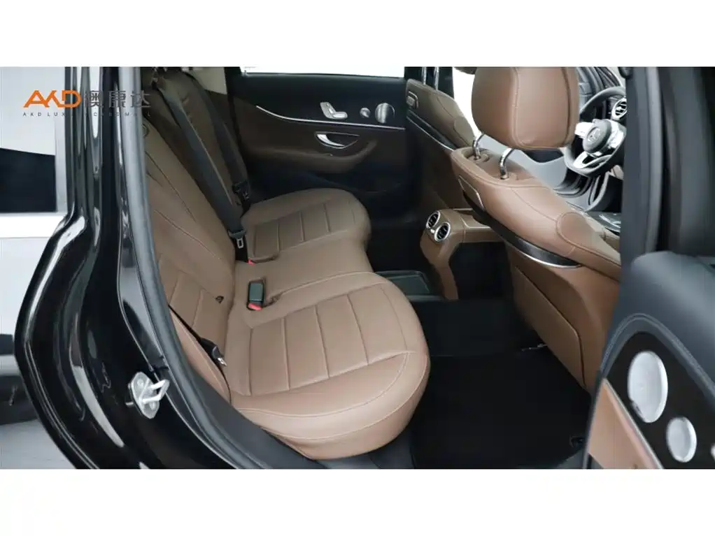 Mercedes-Benz E-Class — миниатюра 8