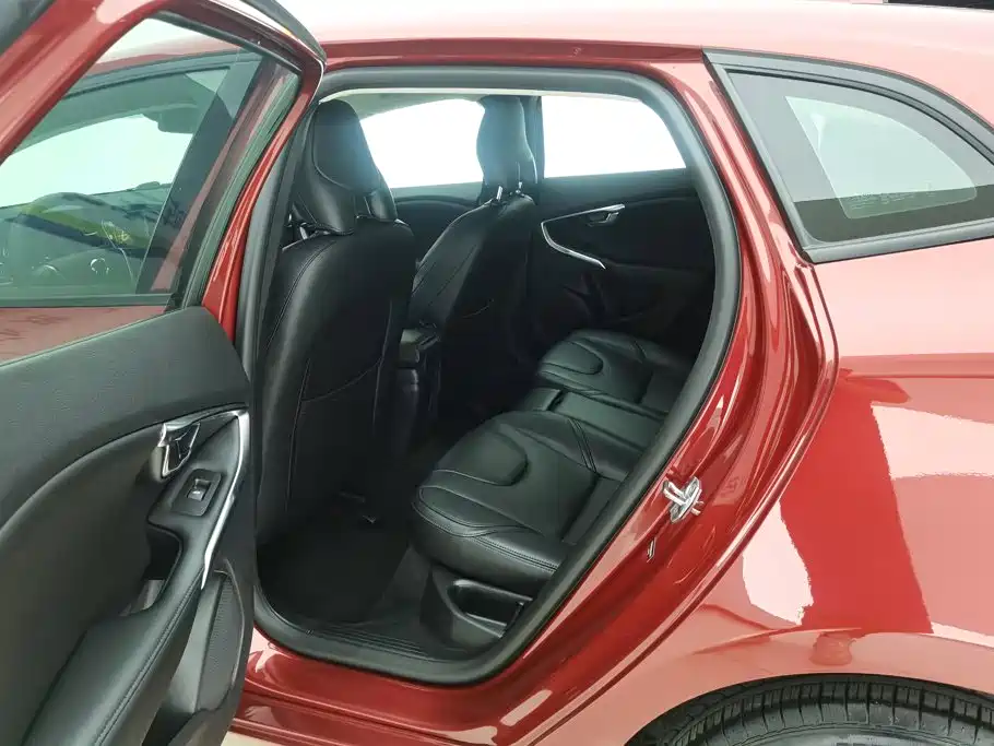 Volvo V40 — миниатюра 11