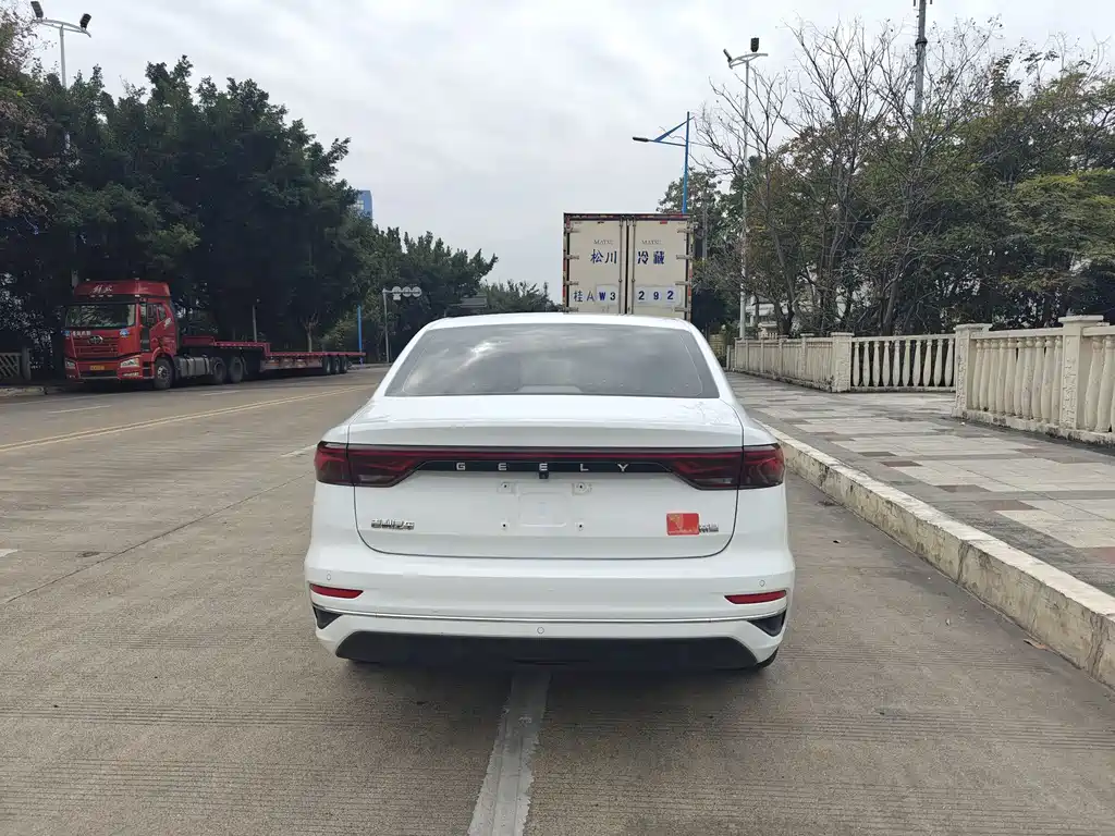 Geely Emgrand — миниатюра 17
