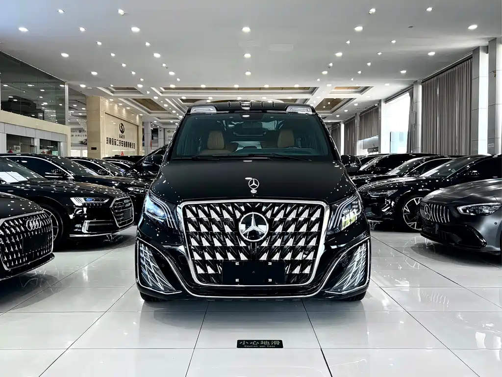 Mercedes-Benz Vito 2023 2.0T 7 мест