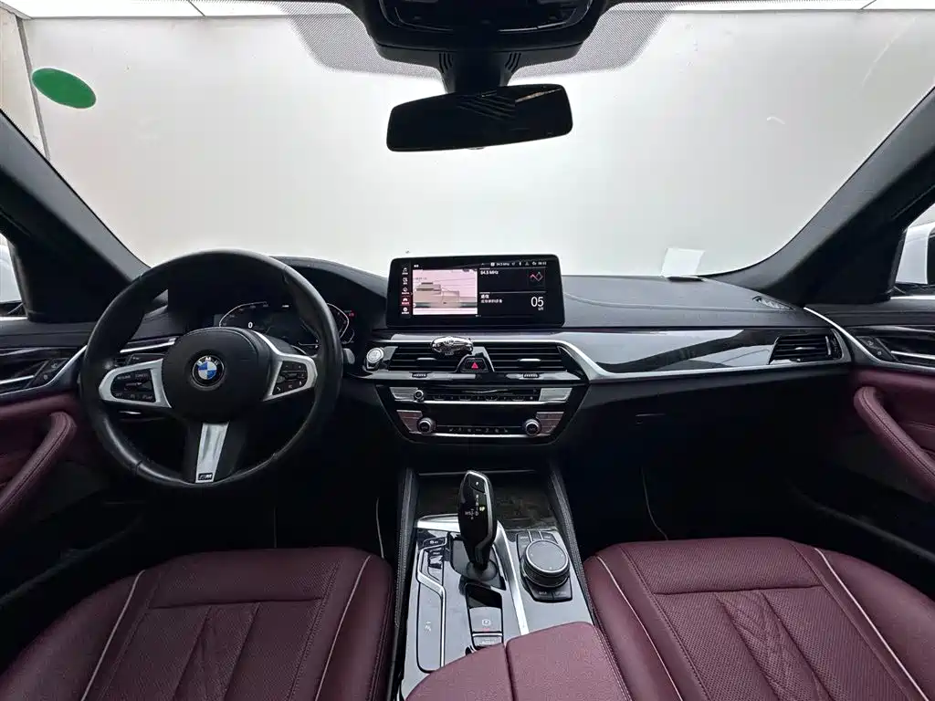 BMW 5 Series — миниатюра 7