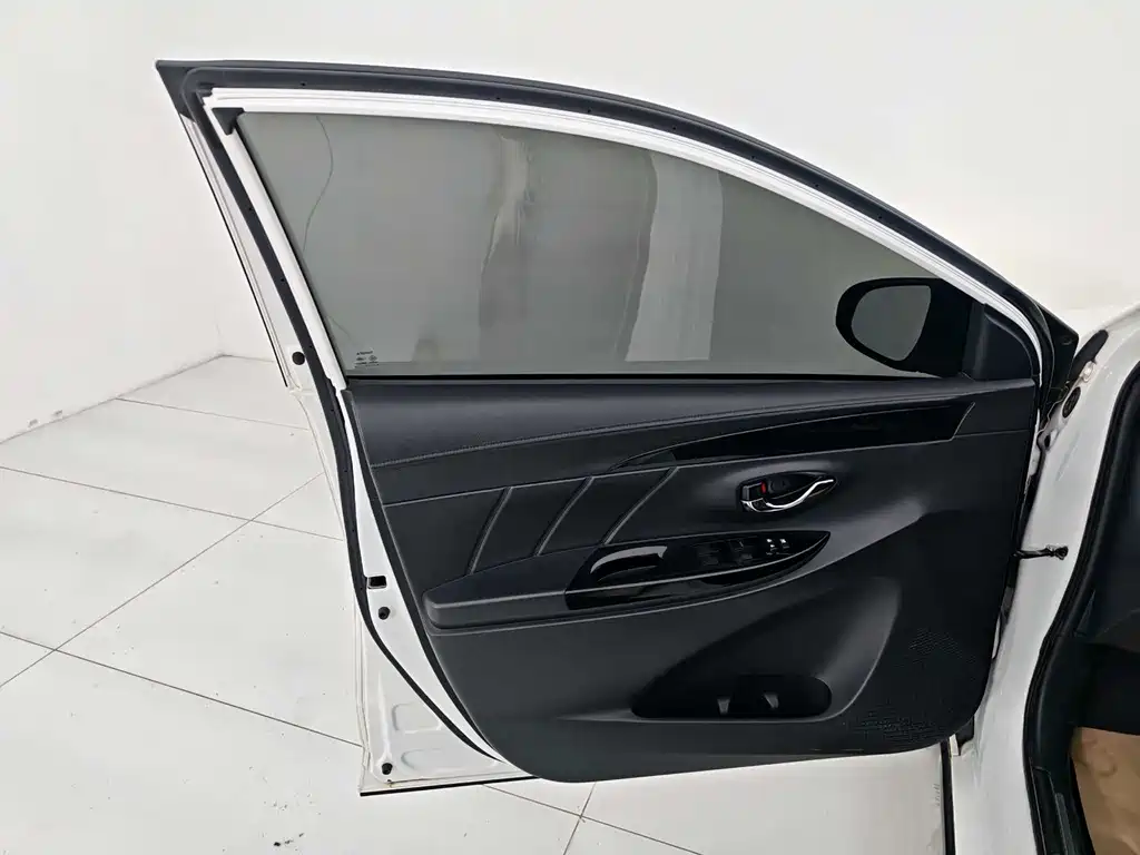 TOYOTA YARIS L ZHIXUAN