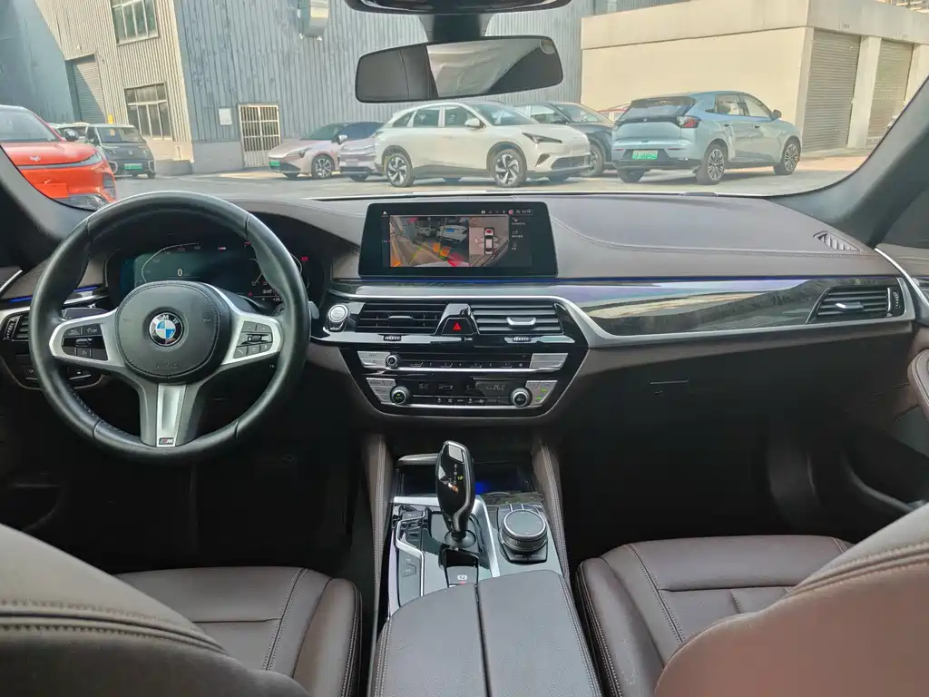 BMW 5 Series — миниатюра 7