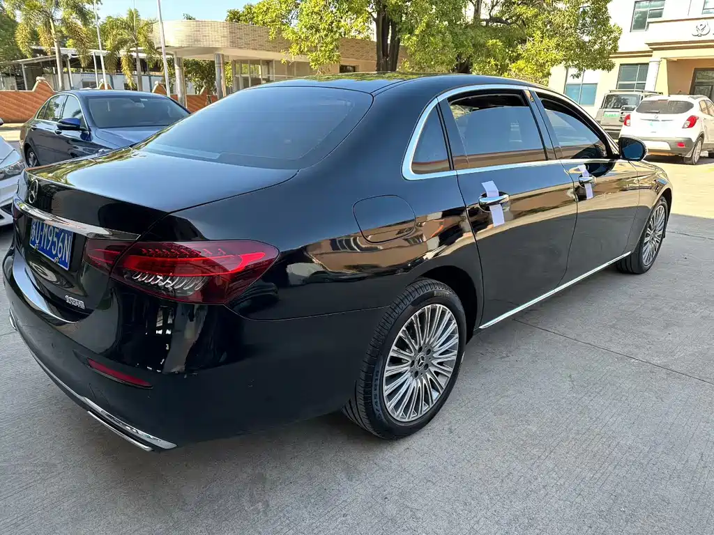 MERCEDES-BENZ E CLASS