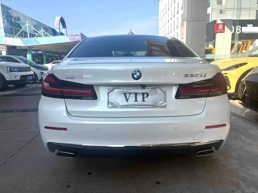 BMW 5 Series — миниатюра 7