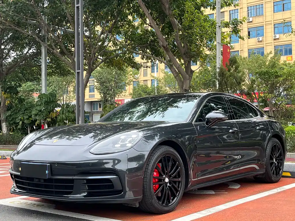 PORSCHE PANAMERA