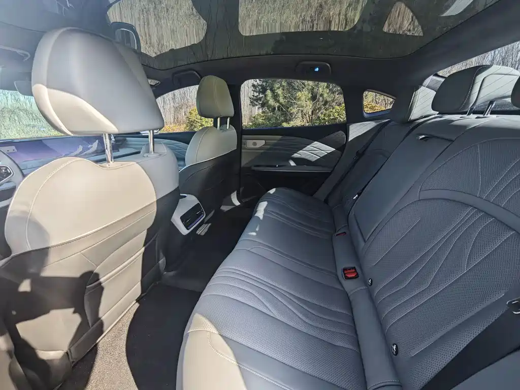 GEELY GALAXY GALAXY E8