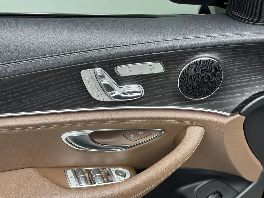 Mercedes-Benz E-Class — миниатюра 9