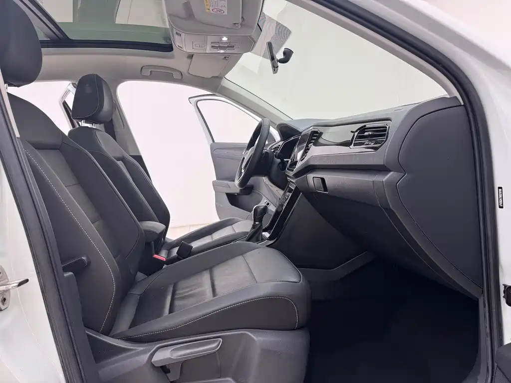 VOLKSWAGEN T ROC EXPLORING SONGS