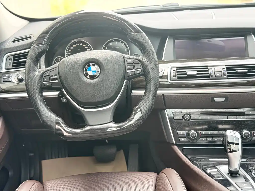 BMW 5 Series GT — миниатюра 6