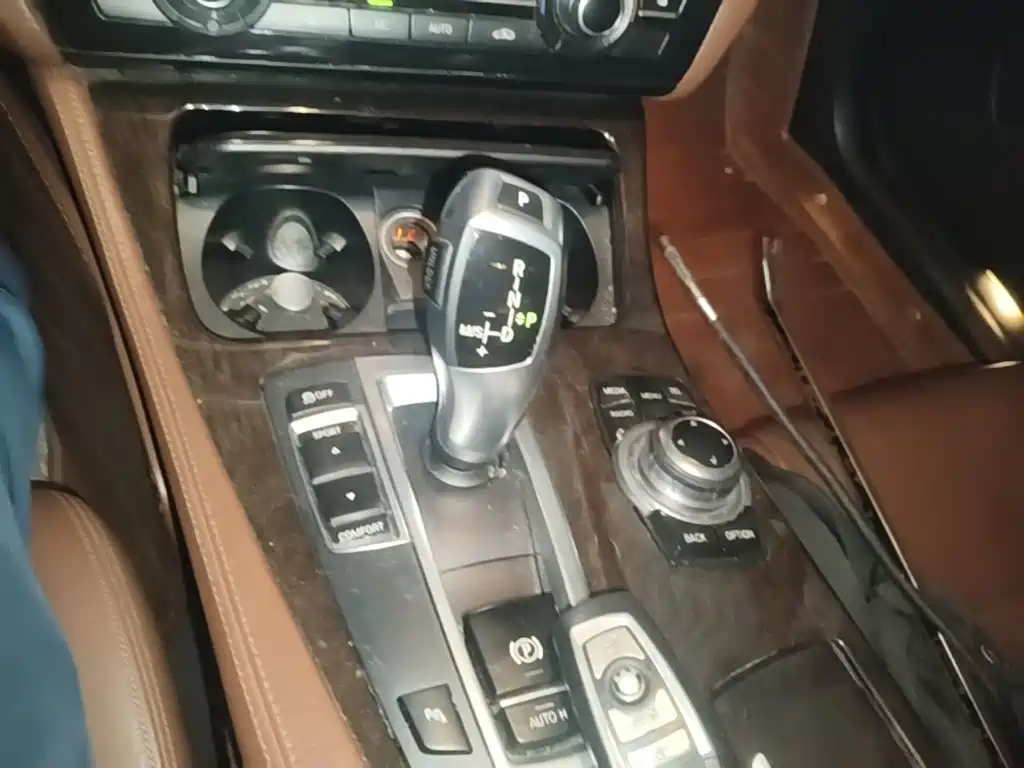 BMW 5 Series — миниатюра 19
