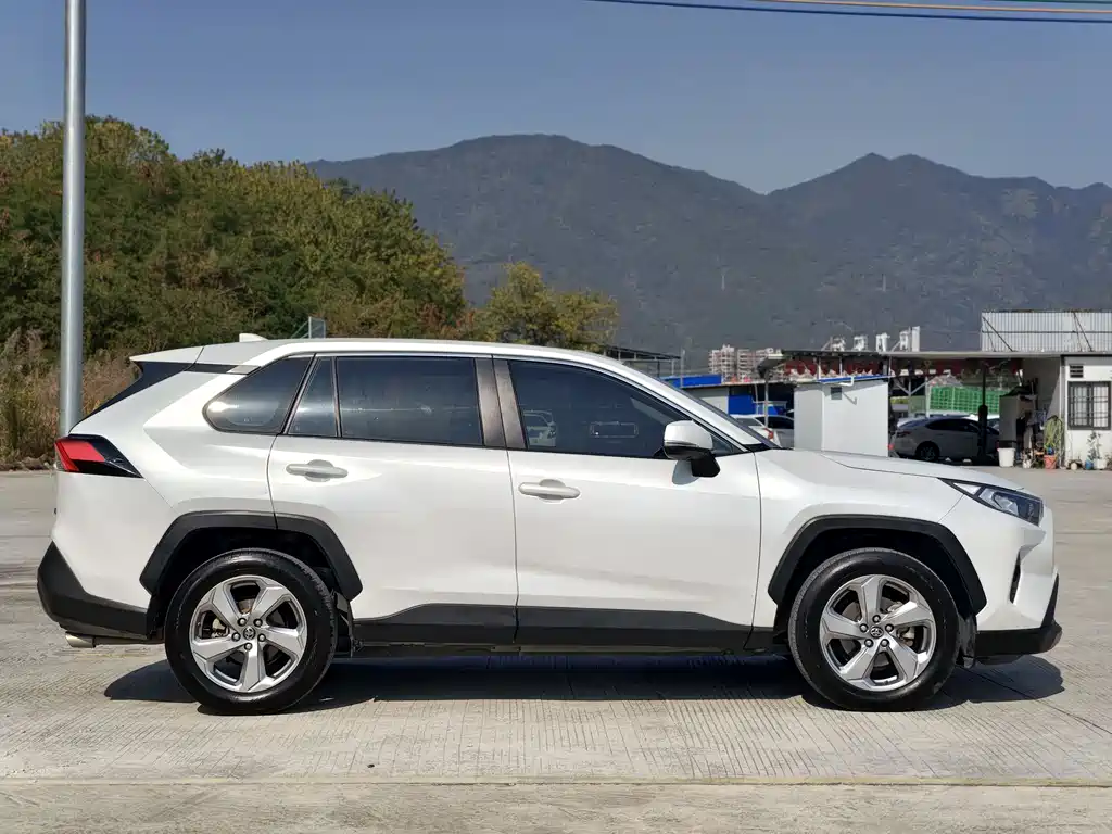 Toyota RAV4 2022 2.0L CVT Plus