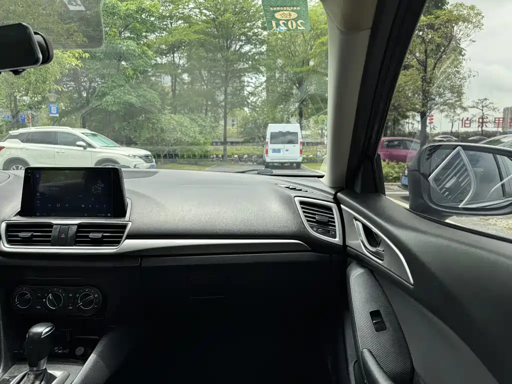 Mazda 3 Axela - фото 12