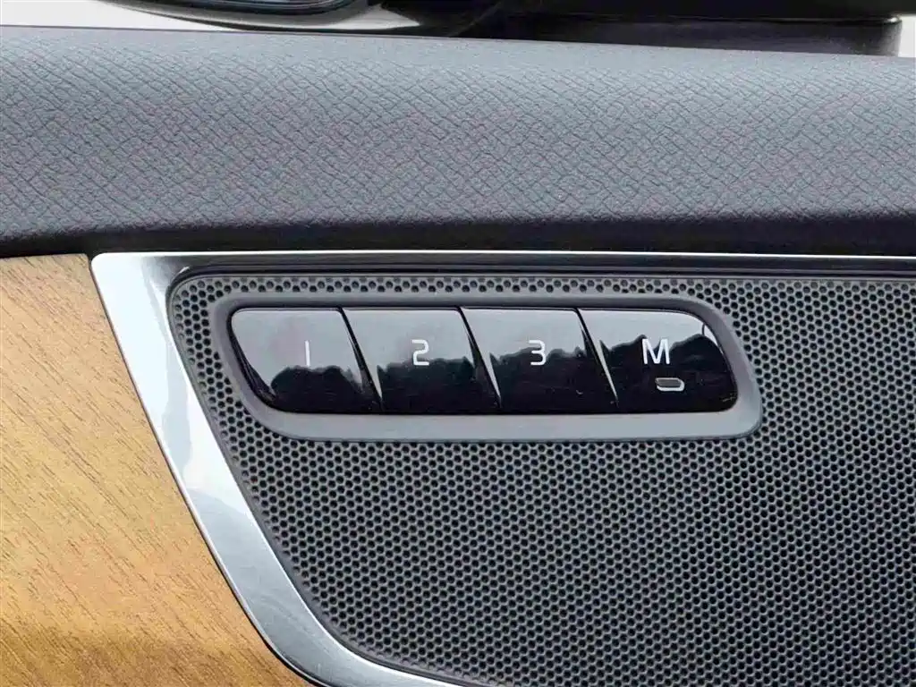 Volvo XC90 — миниатюра 14