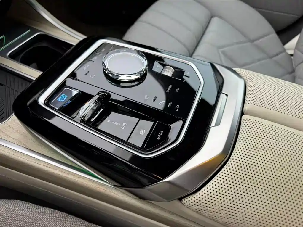 BMW i7 — миниатюра 11