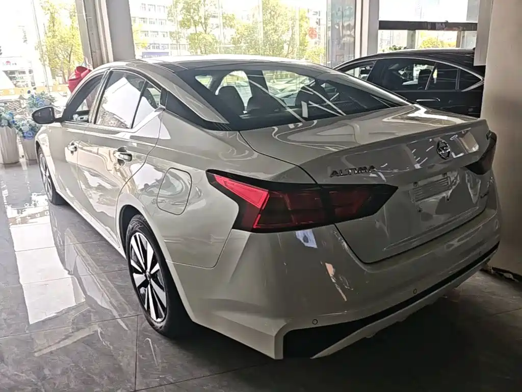Nissan Teana — миниатюра 5
