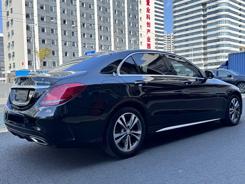 Mercedes-Benz C-Class — миниатюра 7